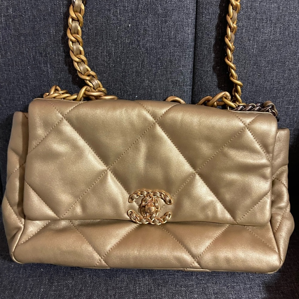 CHANEL Quilted Shoulder Bag in Metallic Gold-Tone